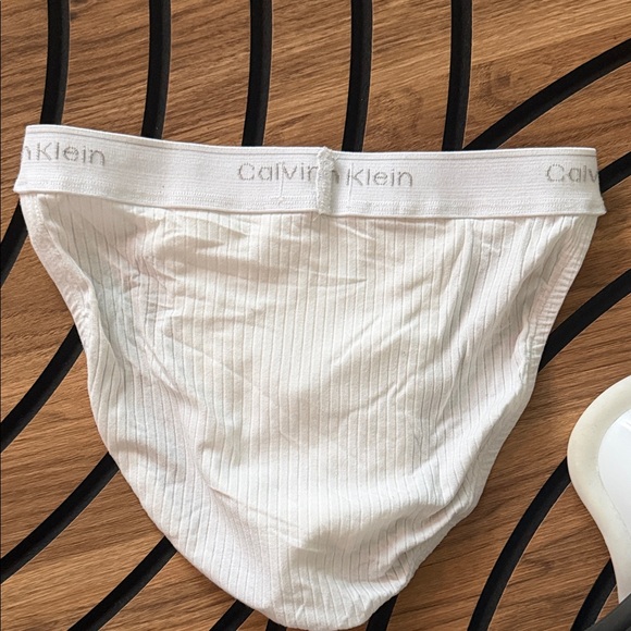 Calvin Klein - Picture 4 of 4